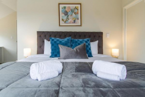 Spacious Serenity near Westfield Mall 6BR, Christchurch